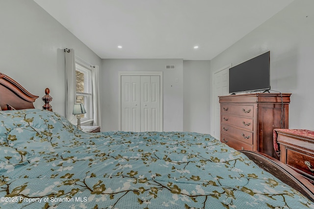 bedroom featuring recessed lighting, a closet, and visible vents
