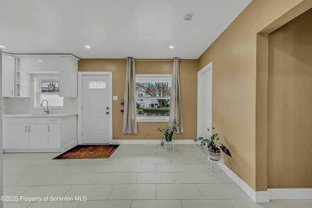 entryway featuring baseboards and recessed lighting