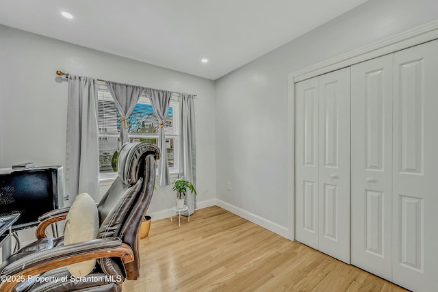 office area featuring light wood finished floors, baseboards, and recessed lighting