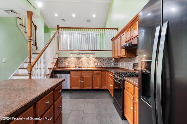 kitchen with dishwasher, sink, black gas range oven, refrigerator with ice dispenser, and backsplash