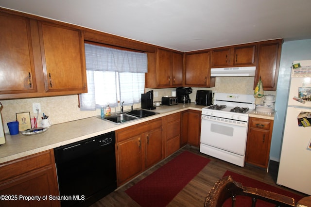 528 Hemlock St, Scranton, PA 18505 - kitchen with white appliances, under cabinet range hood, a sink, decorative backsplash, and light countertops