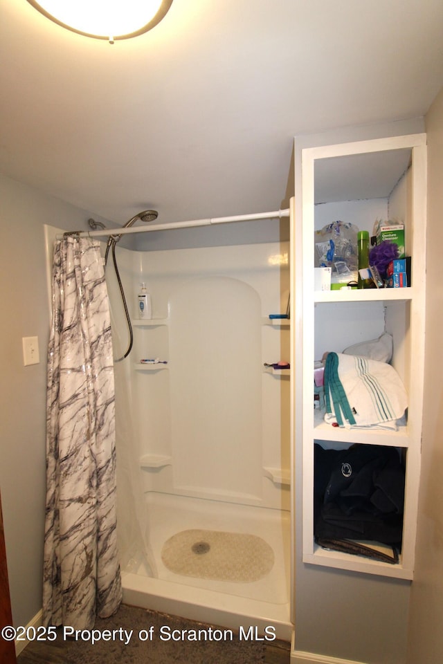 528 Hemlock St, Scranton, PA 18505 - full bath featuring a shower with shower curtain