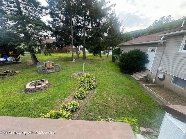 view of yard with a fire pit