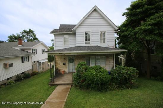 938 Oak St, Scranton, PA 18508 - view of front of property featuring a front lawn