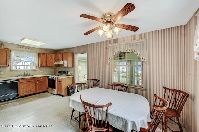 405 Dudley St, Dunmore, PA 18512 - dining area featuring ceiling fan