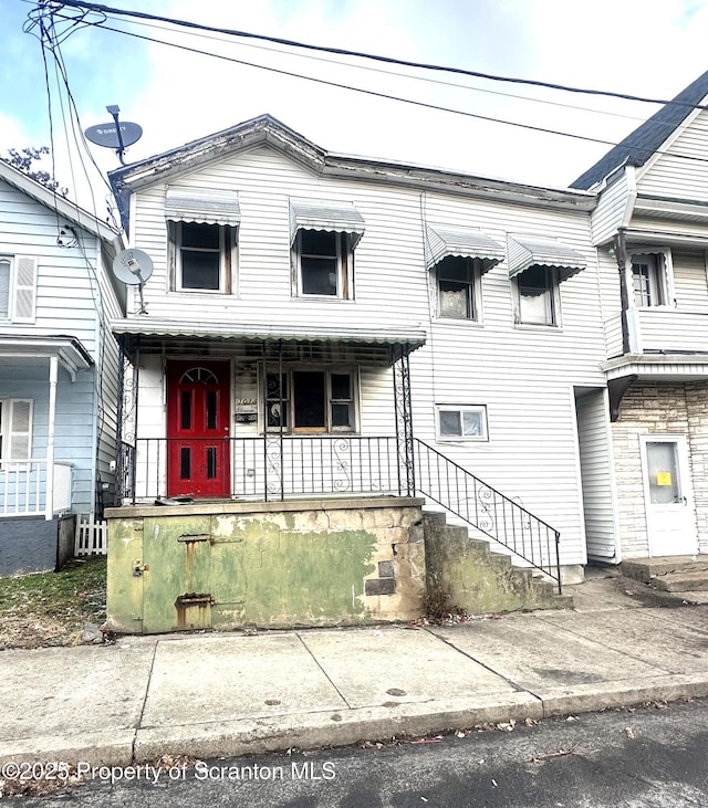 view of front of house