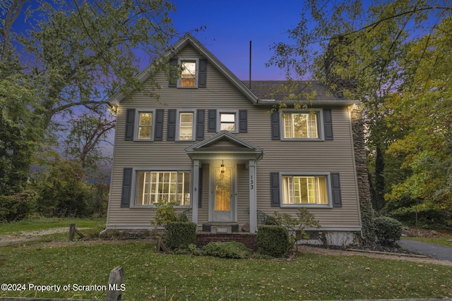 view of front of home featuring a lawn