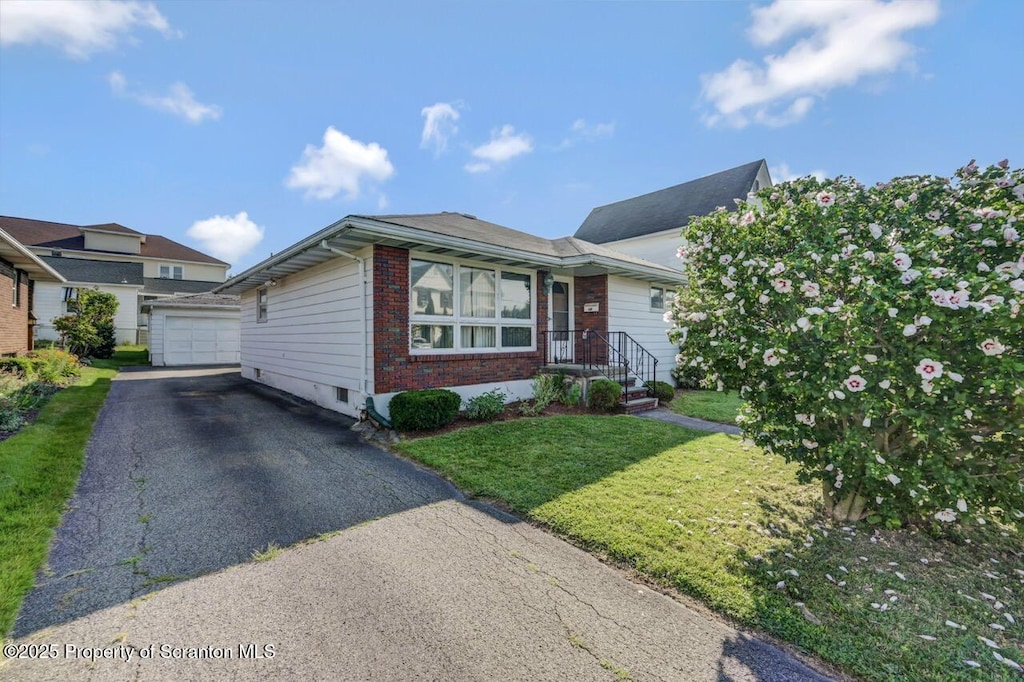 611 Throop St, Dunmore, PA 18512 - photo 1