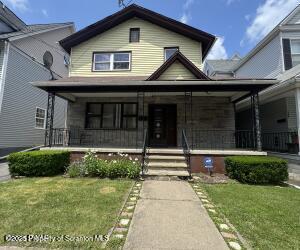 146 S Hyde Ave, Scranton, PA 18504 - view of front facade with a porch and a front lawn