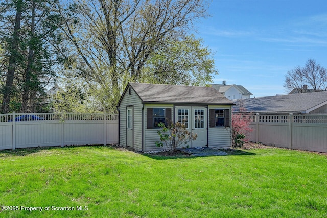 view of outdoor structure featuring an outbuilding and a fenced backyard