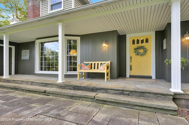 entrance to property featuring covered porch