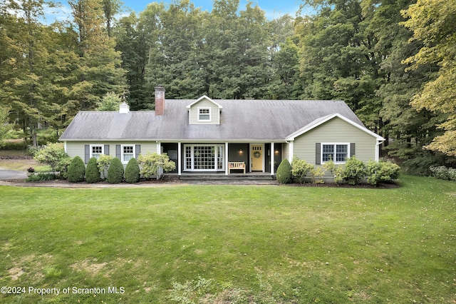 view of front facade with a front lawn and covered porch