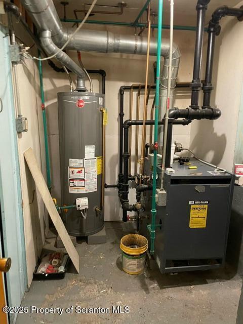 utilities featuring gas water heater and a heating unit