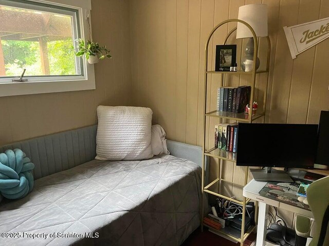 121 Burcher Ave, South Abington Twp, PA 18411 - bedroom featuring an office area