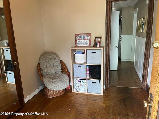 121 Burcher Ave, South Abington Twp, PA 18411 - living area featuring baseboards