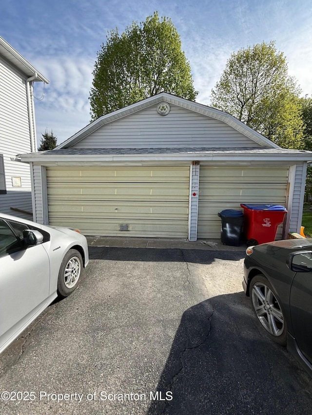 view of detached garage