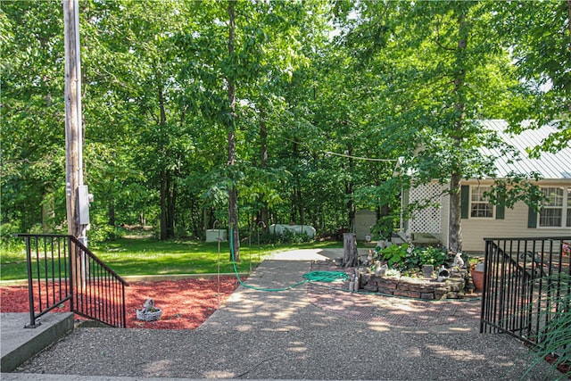 view of yard featuring a patio area