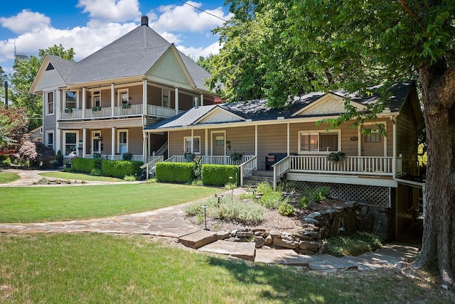 view of front of property featuring covered porch and a front yard