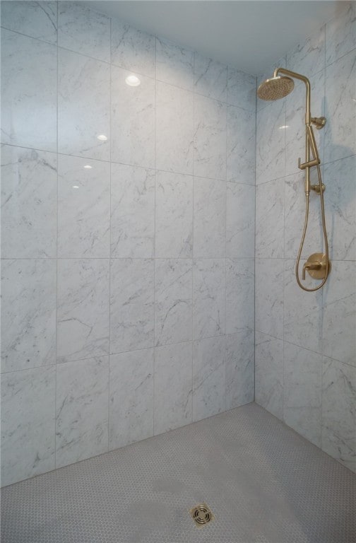 bathroom with a tile shower