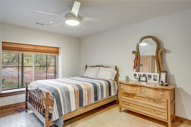 bedroom with ceiling fan