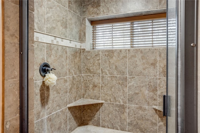 bathroom featuring tiled shower