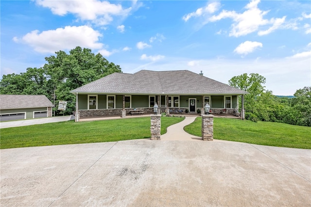 view of front of home featuring a porch and a front lawn