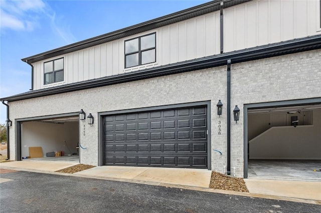 3058 W Berkeley Ave, Rogers, AR 72758 - view of garage