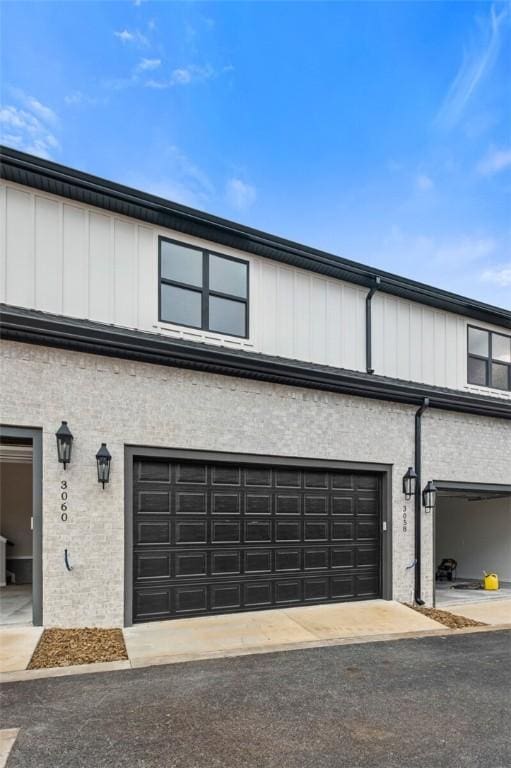 3058 W Berkeley Ave, Rogers, AR 72758 - view of garage
