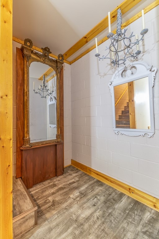 spare room with a notable chandelier and dark hardwood / wood-style floors