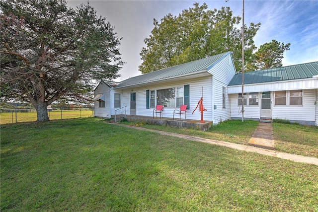 view of front facade with a front yard