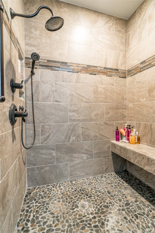 1374 Javello Rd, Tontitown, AR 72762 - bathroom featuring a tile shower