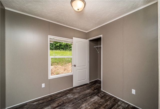 unfurnished bedroom featuring dark wood-type flooring, a closet, and a textured ceiling