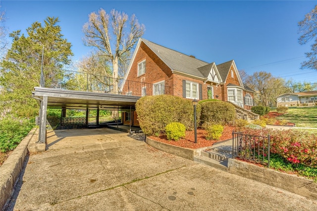 view of front facade featuring a carport