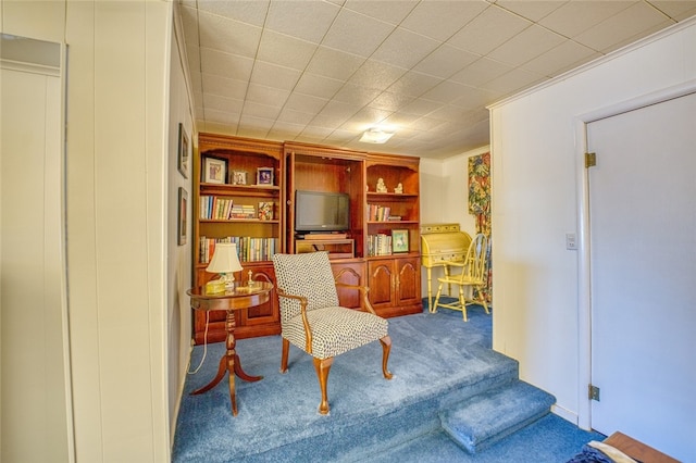 living area featuring carpet floors and built in shelves