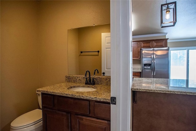 2449 Brophy Cir, Fayetteville, AR 72703 - bathroom with vanity, a textured ceiling, toilet, and ornamental molding