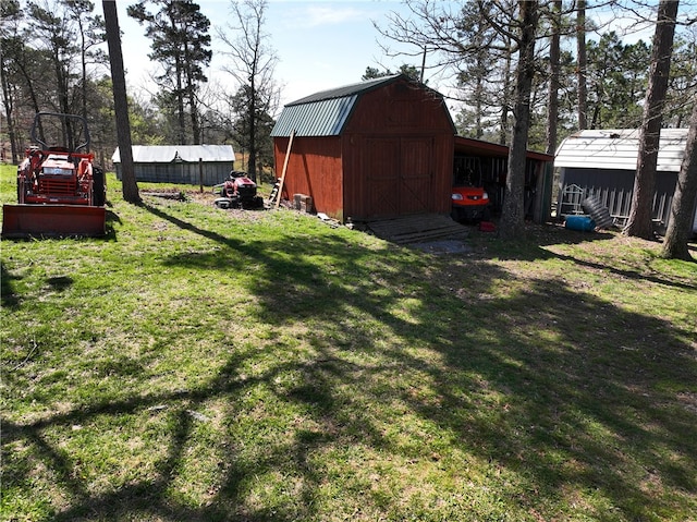 view of yard with a shed