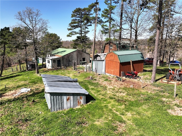 view of yard with a storage unit