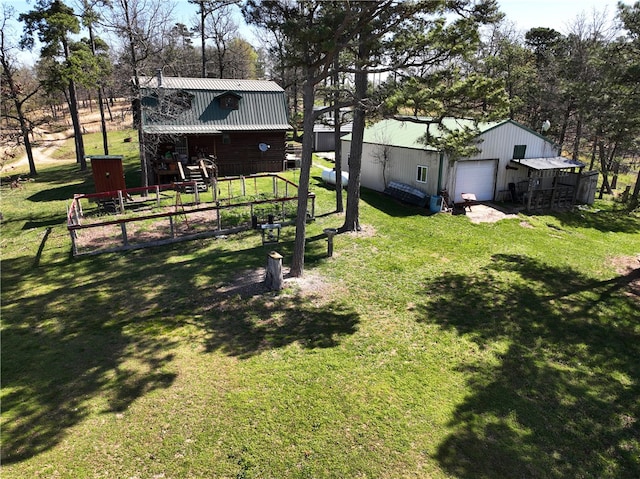 view of yard with an outdoor structure and a garage