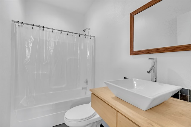 full bathroom featuring shower / bathtub combination with curtain, toilet, and vanity