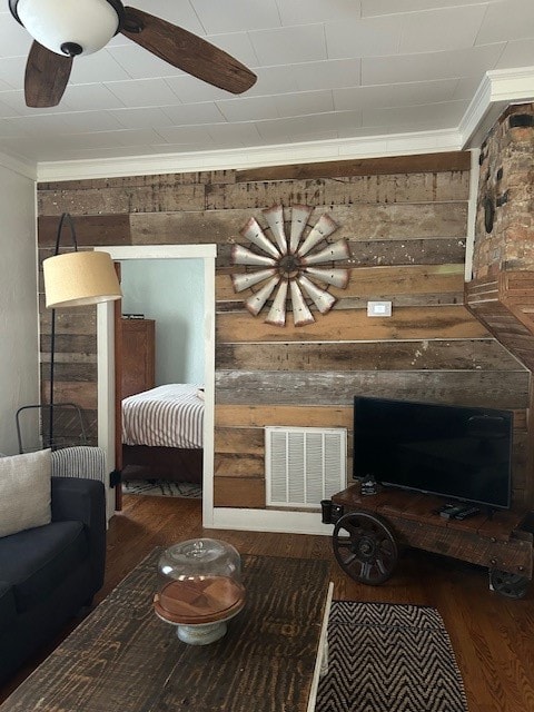 living room with crown molding, ceiling fan, and hardwood / wood-style floors