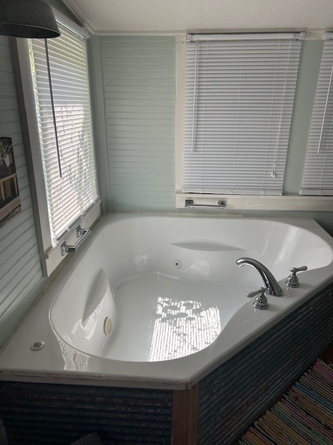 bathroom featuring tiled bath