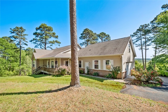 view of front of property featuring a front yard and a garage