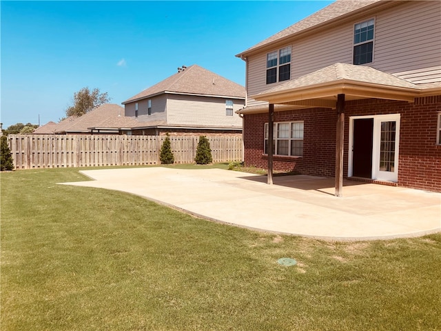 view of yard featuring a patio