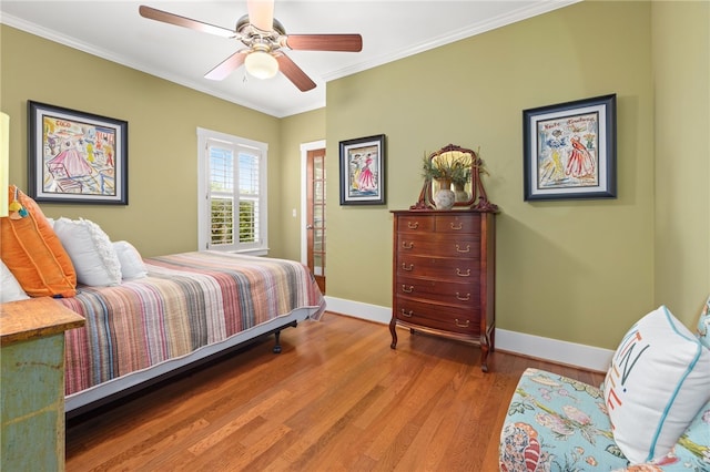 bedroom with ceiling fan, crown molding, and hardwood / wood-style floors