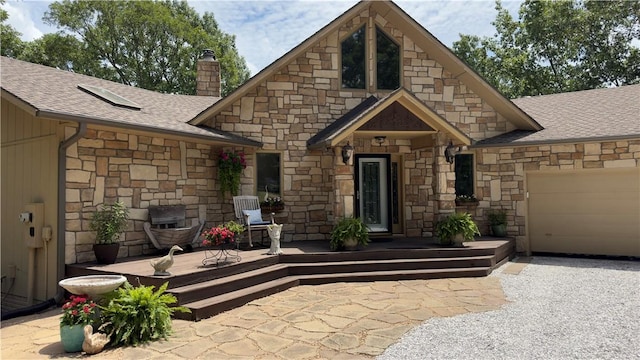 view of front of property featuring a garage