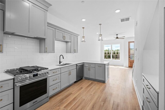kitchen featuring a sink, visible vents, gray cabinets, and stainless steel appliances