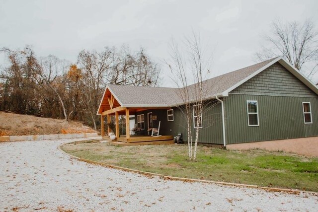 view of front of property featuring covered porch