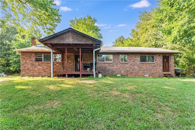 back of house featuring a yard