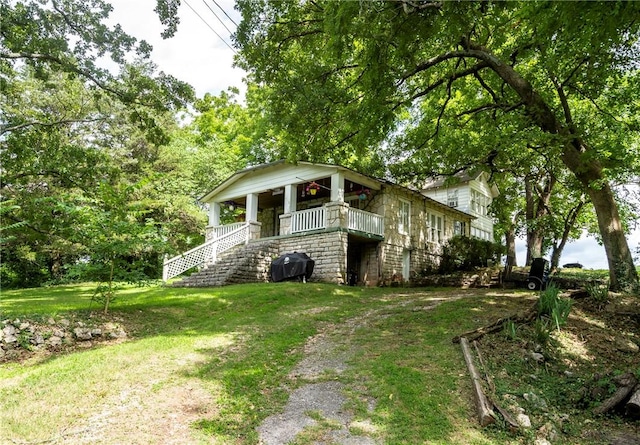 view of front of house with a front yard and covered porch