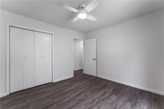 unfurnished bedroom with dark hardwood / wood-style flooring, ceiling fan, and a closet